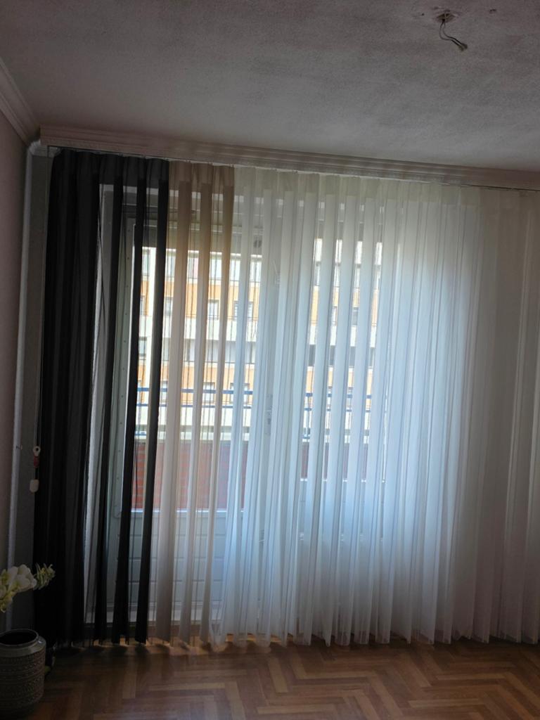 Verduisterende vitrage - 5 meter lang, Ophalen of Verzenden, 200 cm of meer, 200 cm of meer