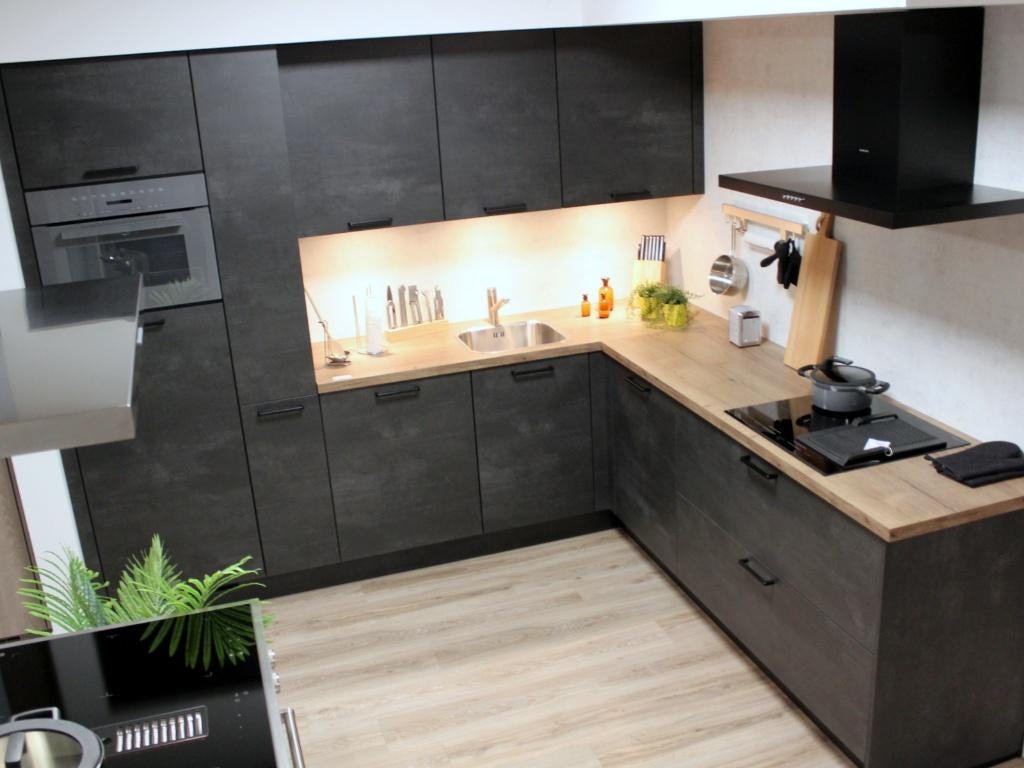 EC3- Hoekkeuken met betonlook fronten en Miele combi-oven, Ophalen, Hoekkeuken, Nobilia-Werke J. Stickling GmbH & Co. KG, Nieuw