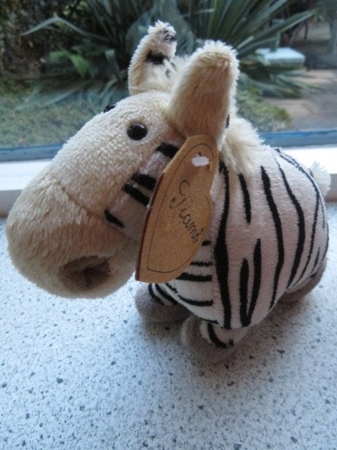 Zebra zebrapaard merk Tiamo zacht velours ca 15 cm hoog, Paard, Korrelvulling, Nieuw, Ophalen of Verzenden