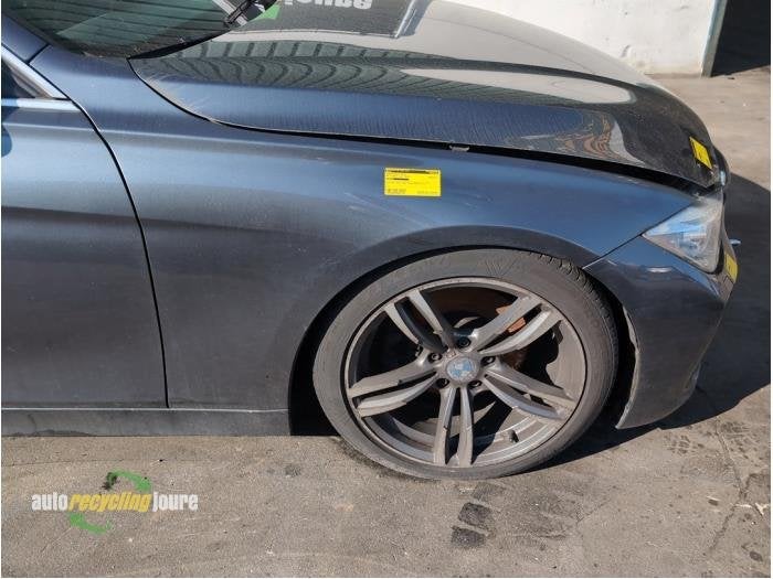Scherm rechts-voor van een BMW 3-Serie (B39), Gebruikt, -, -, 3 maanden garantie