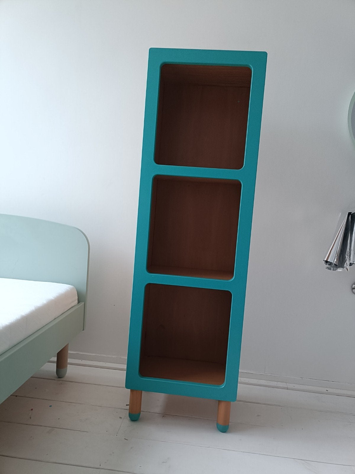 Leuke turquoise open kast met 3 vakken, Huis en Inrichting, Kasten | Boekenkasten, Ophalen, Met plank(en), Minder dan 50 cm, 100 tot 150 cm