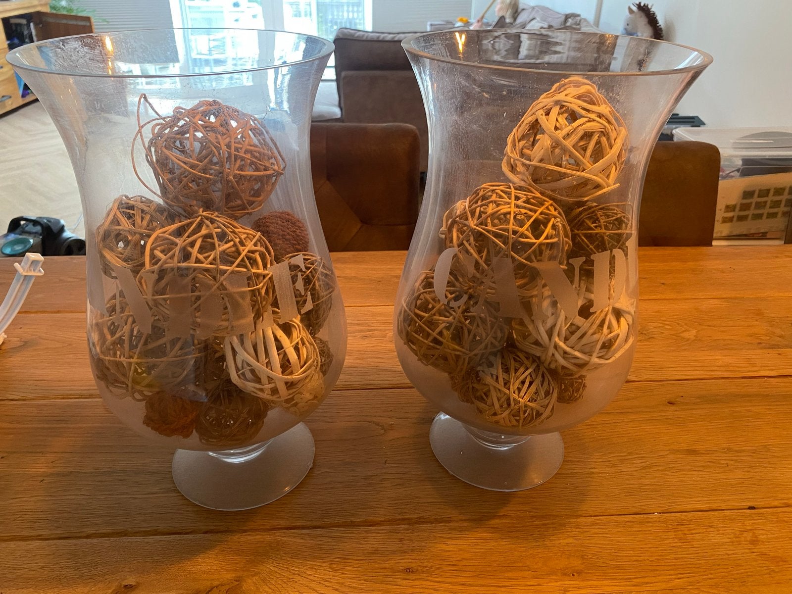 Set van 2 glazen vazen met of zonder decoratieve ballen, Huis en Inrichting, Ophalen, Gebruikt, Inclusief decoratie, Glas
