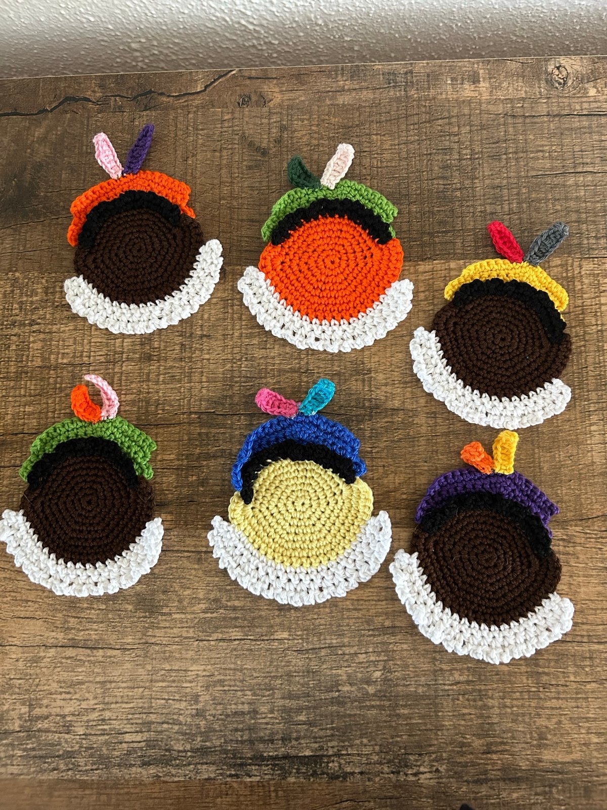 Gehaakte Pieten onderzetters - Diverse kleuren, Glasonderzetter, Ophalen of Verzenden, Textiel, Meerkleurig