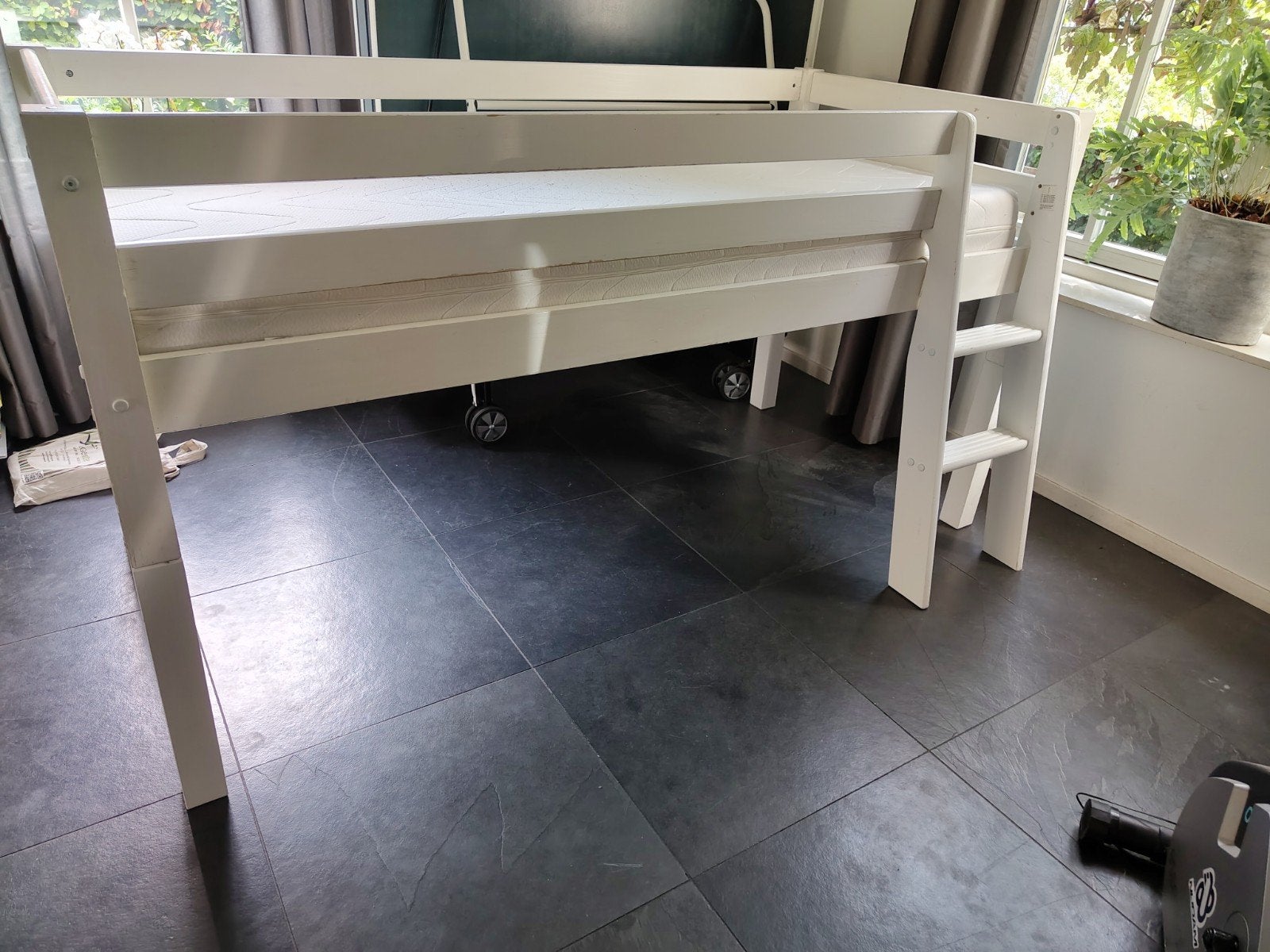 Wit hoogslaper bed met lattenbodem en matras, 85 tot 100 cm, Gebruikt, Ophalen of Verzenden, 180 cm of meer