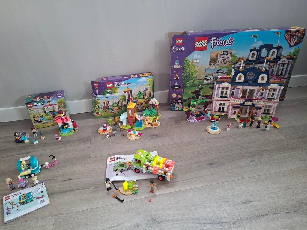 Grote LEGO Friends party: Hotel, Waterpark en meer!, Ophalen of Verzenden, Zo goed als nieuw