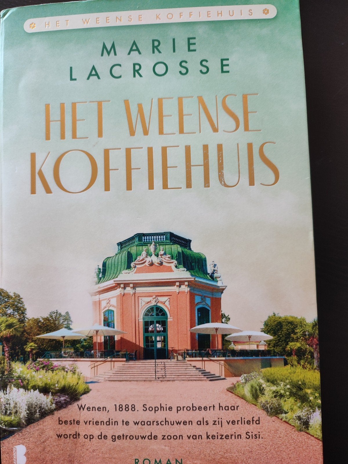 Het Weense Koffiehuis - Marie Lacrosse Roman, Ophalen of Verzenden, Zo goed als nieuw, Marie Lacrosse, Nederland