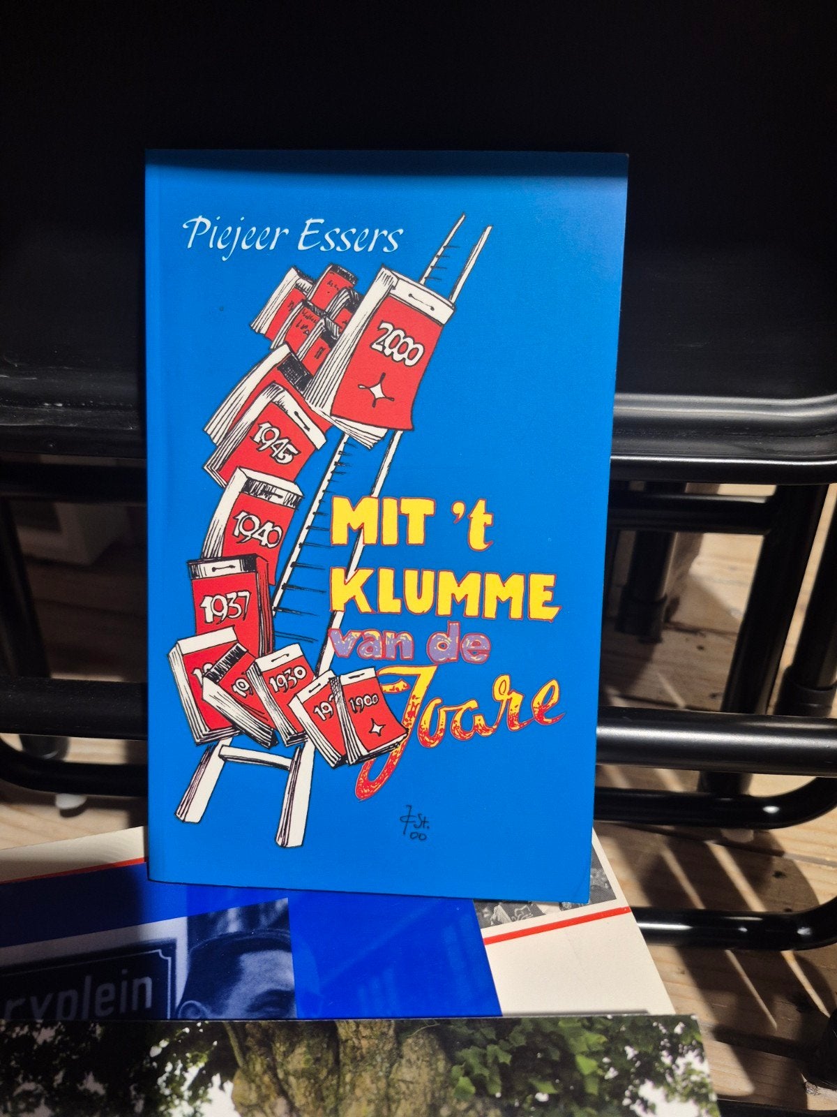 Mit 't Klumme van de Joare - Piejeer Essers, Ophalen of Verzenden, 20e eeuw of later, Zo goed als nieuw, Piejeer Essers
