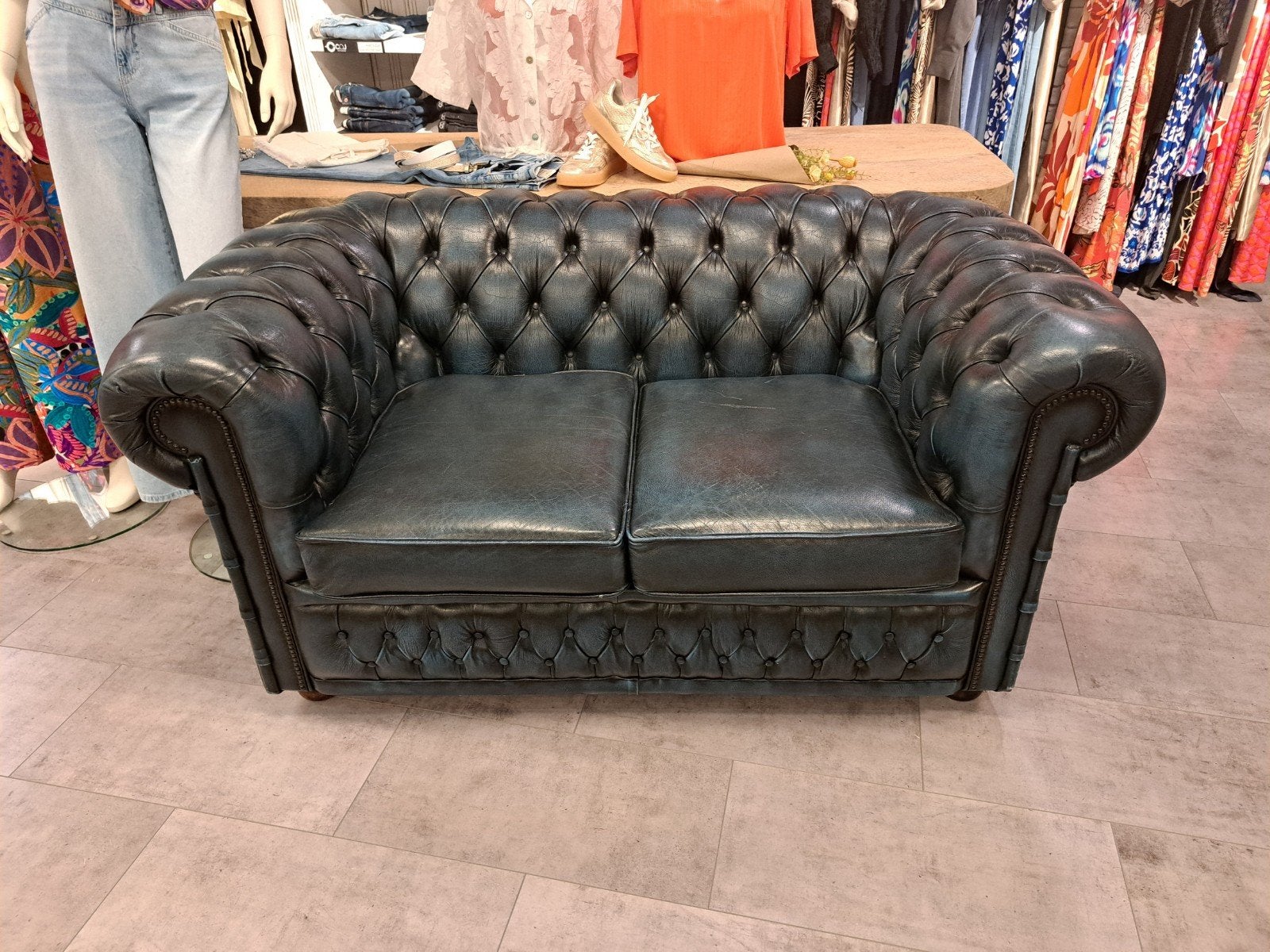 2 blauwe chesterfield banken 2 zitters, Ophalen, Gebruikt, Eenpersoons, 75 tot 100 cm