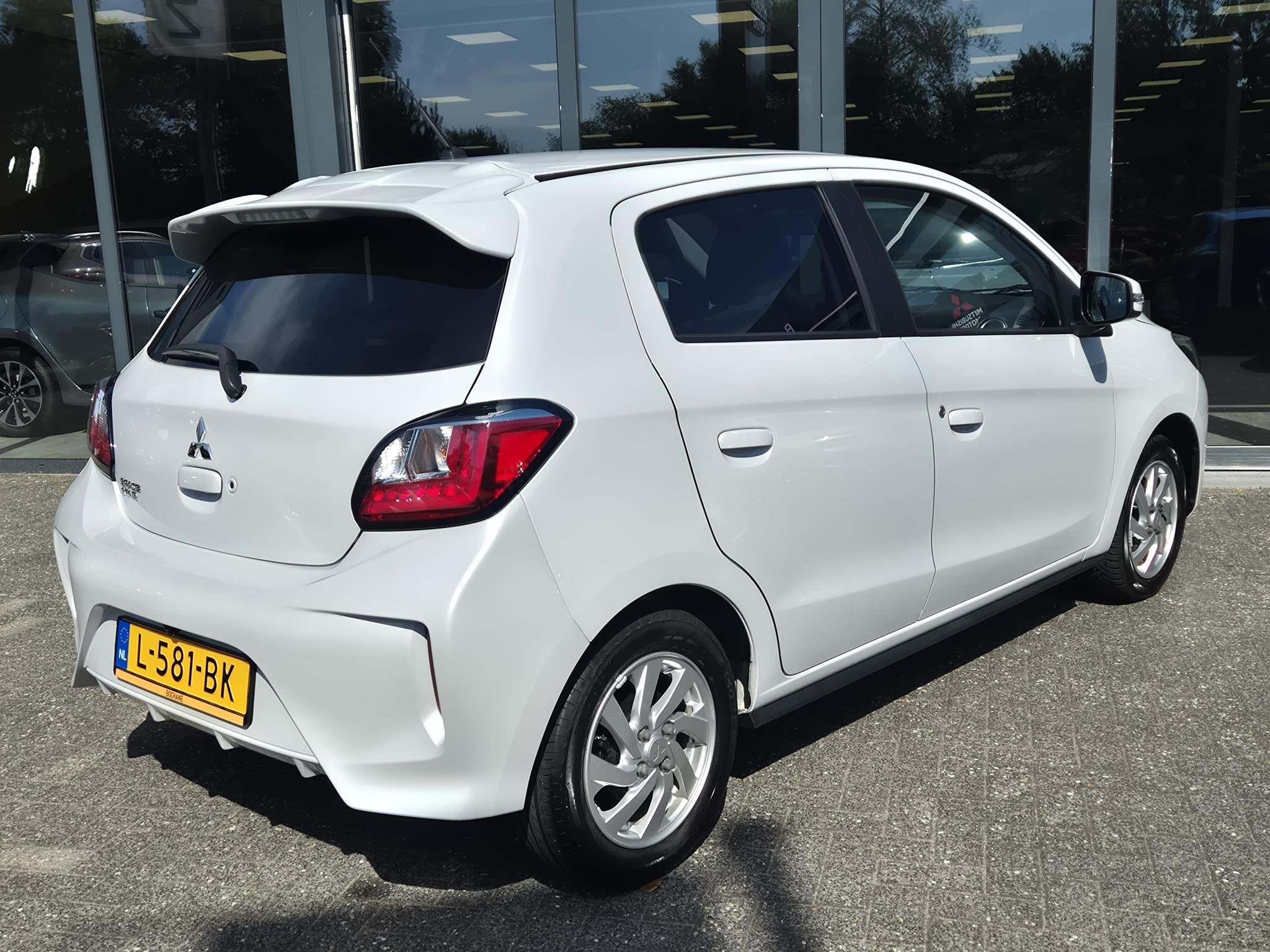 Mitsubishi Space Star 1.2 Nova | Navigatie | AppleCarplay/An, Auto's, Voorwielaandrijving, Stof, Gebruikt, Wit