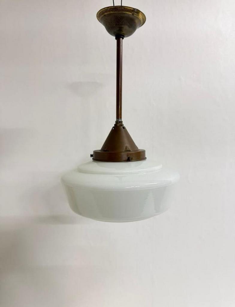 Vintage XL schoollamp Ø 35 cm  koperen pendule wit opaalglas, 50 tot 75 cm, Ophalen of Verzenden, Zo goed als nieuw, Glas