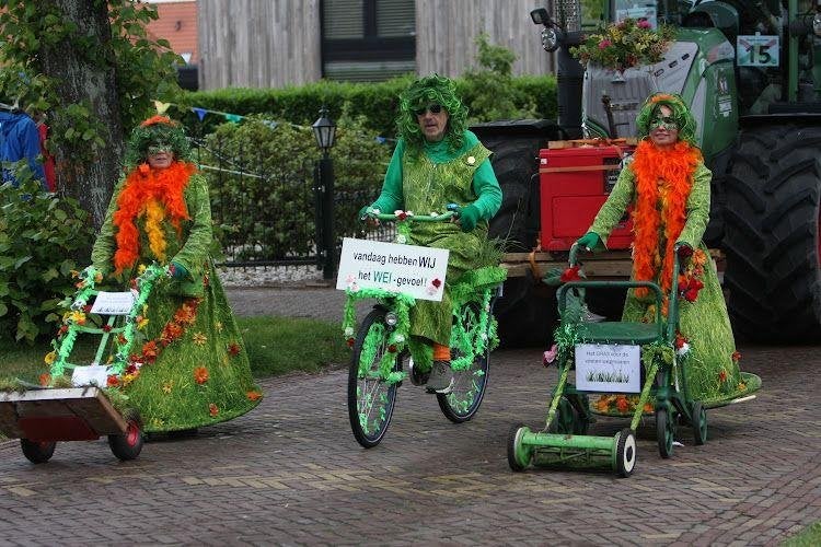 feestkleding, Ophalen, Gedragen, Overige thema's, Kleding