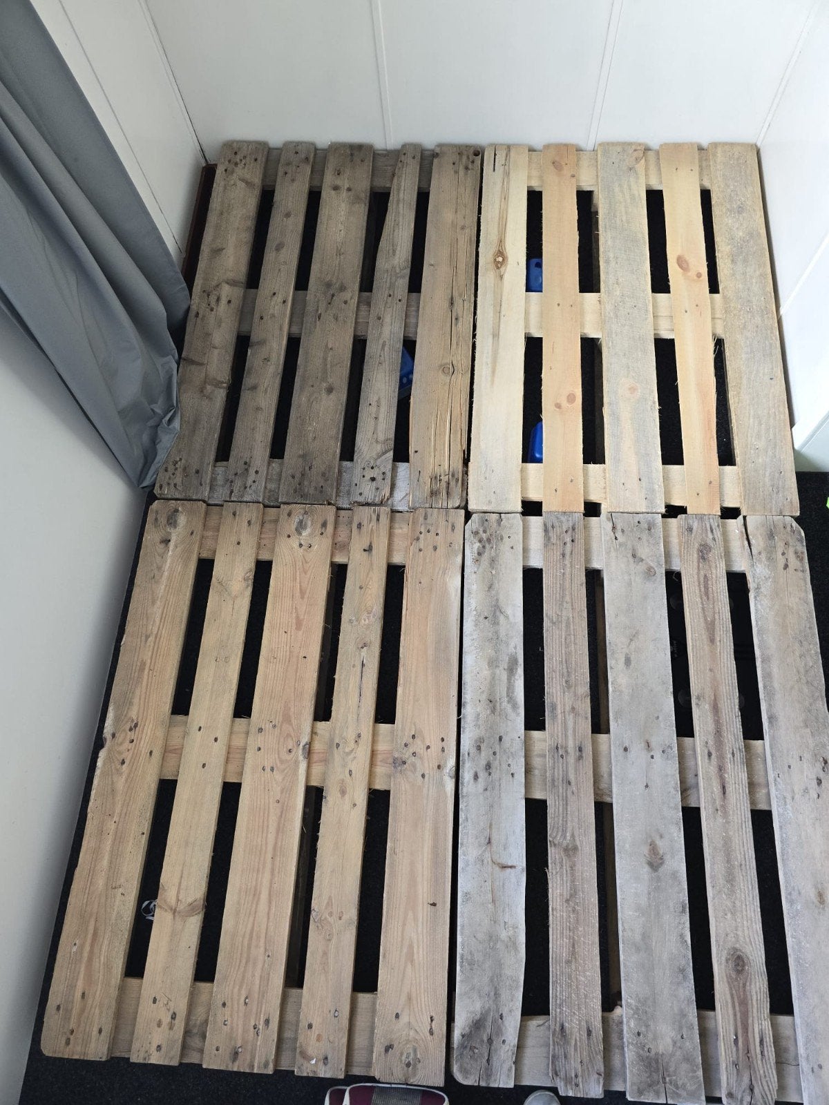 Gratis in Bunnik - 4 pallets voor palletbed, Ophalen, 50 mm of meer, Pallet, Minder dan 200 cm