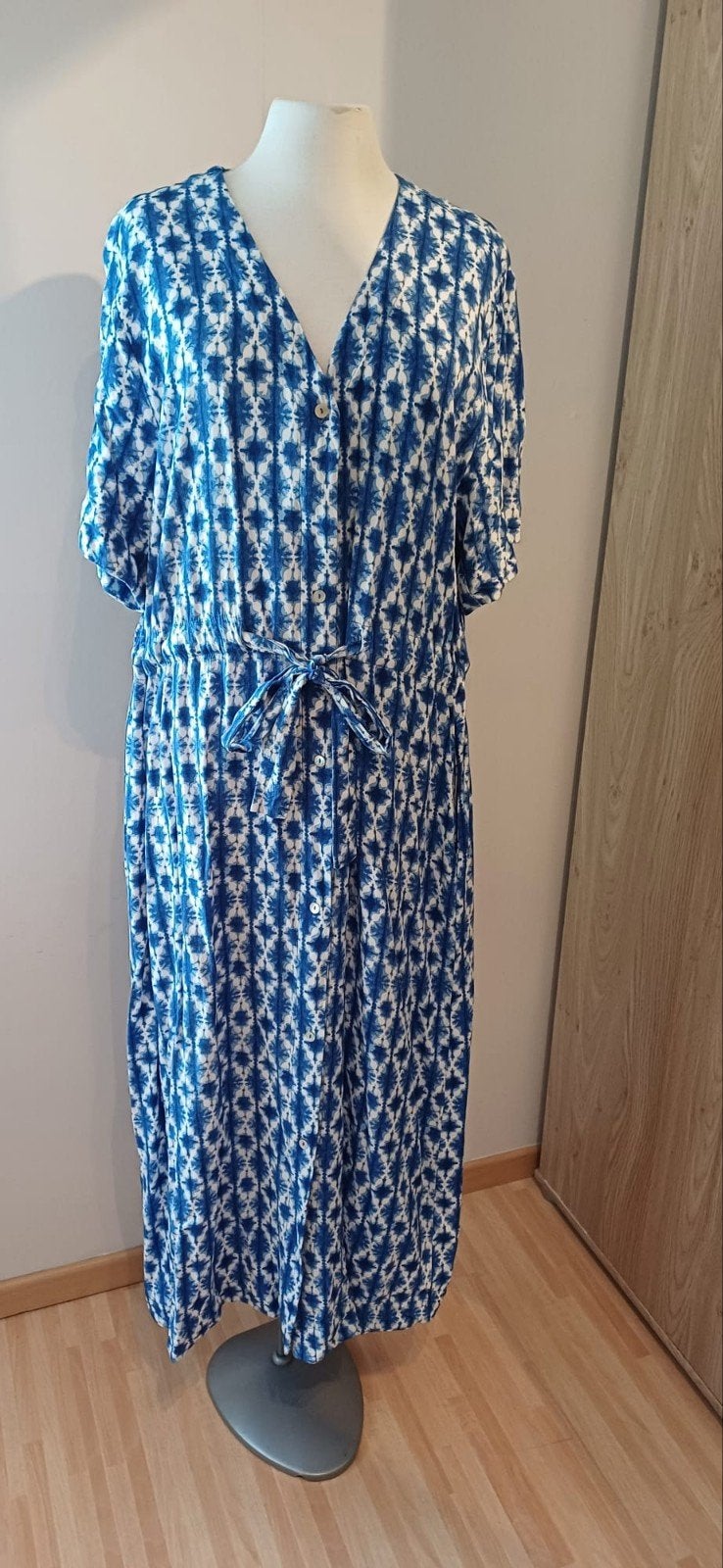 Blauw witte lange jurk, korte mouw, maat 42, Kleding | Dames, Jurken, Blauw, Maat 42/44 (L), Ophalen of Verzenden, Zo goed als nieuw