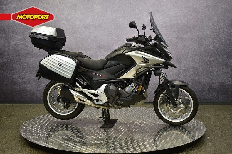 Honda NC 750 X DCT (bj 2018), Info@motoportwormerveer.nl, Honda Motor Europe, Bedrijf, Crystal Bldng B-Unit B11.2 Rivium Blv200
2909 LK  Capelle aan den IJsel, NL