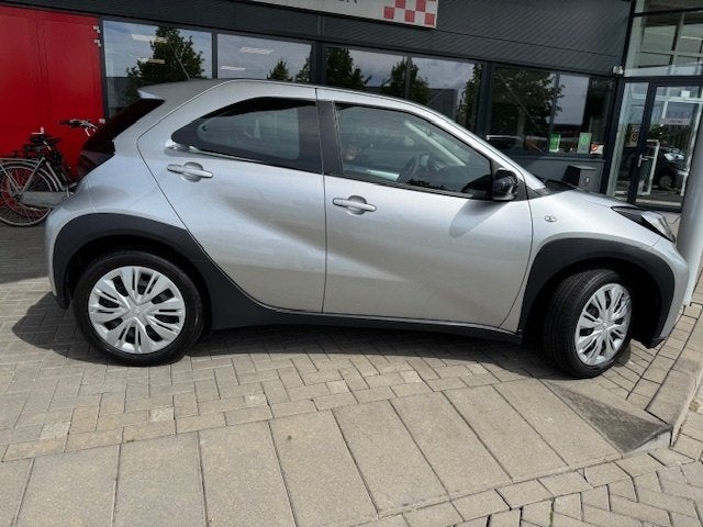 Toyota Aygo X 1.0 VVT-i MT PLAY + APPLE CARPLAY/AIRCO/CRUISE, Voorwielaandrijving, Gebruikt, Euro 6, 920 kg