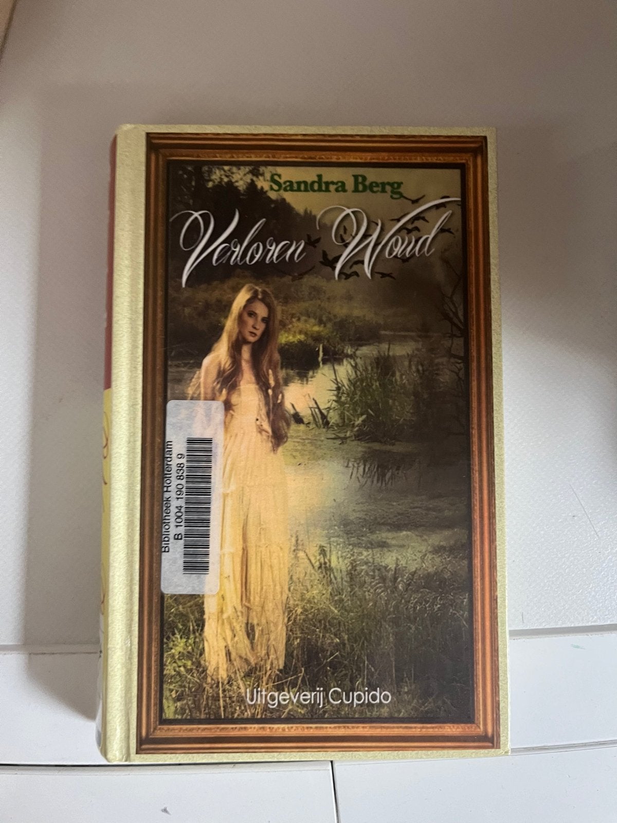 Verloren Wond - Sandra Berg (Liefdesroman), Ophalen of Verzenden, Gelezen, Nederland