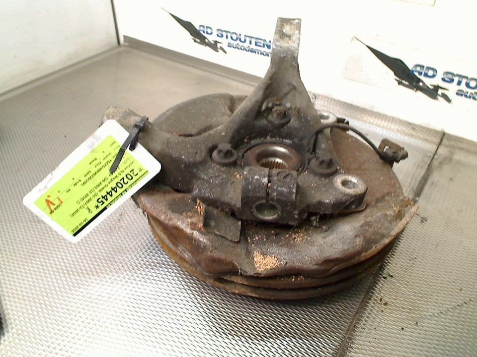 Fusee Links Voor Cadillac BLS Wagon (2007-10/2009-08), Cadillac, Gebruikt, General Motors Germany GmbH, Chevrolet.europe@gm.com
