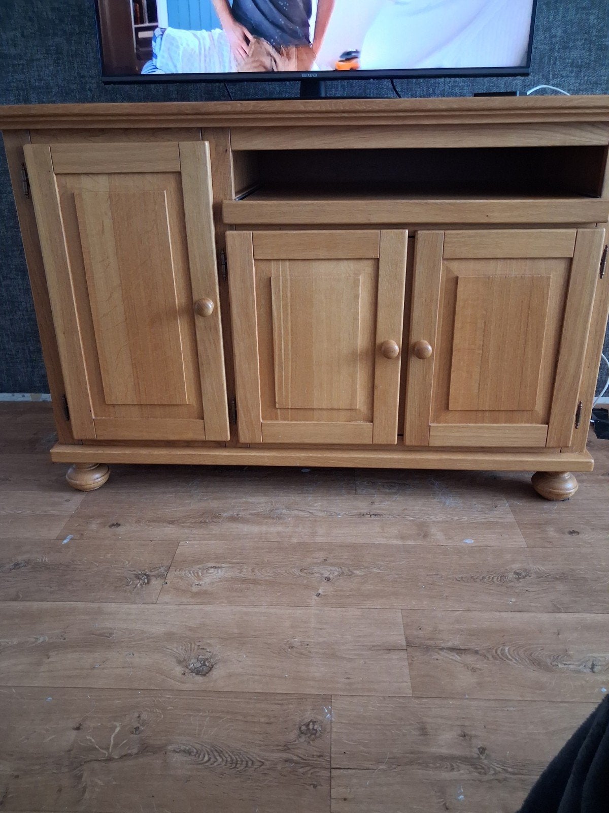 Massief houten tv-meubel met opbergruimte, Ophalen, Gebruikt, 100 tot 150 cm, Minder dan 100 cm