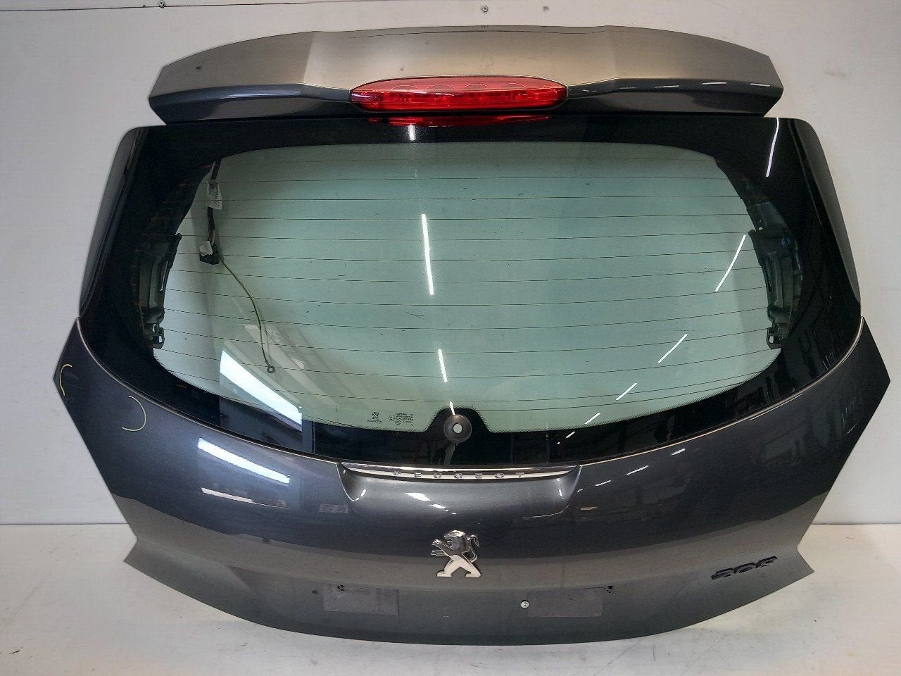 Achterklep Peugeot 208, Onderdelen@venauto.nl, Van der Ven Autorecycling B.V., Gebruikt, Ettenseweg 76, 4706 PB Roosendaal, The Netherlands