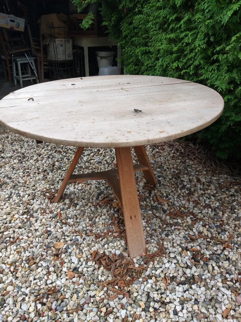 Franse Ronde Houten tafel met een driepoot, Ophalen