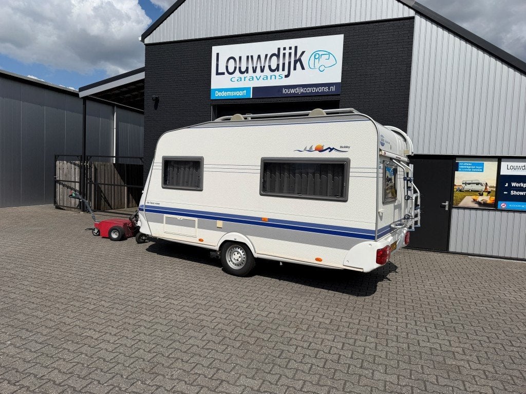 HOBBY De Luxe 400 SF ’05 (Mover, Vastbed), Caravans en Kamperen, Caravans, Vast bed, Hobby, Bedrijf, Treinzit