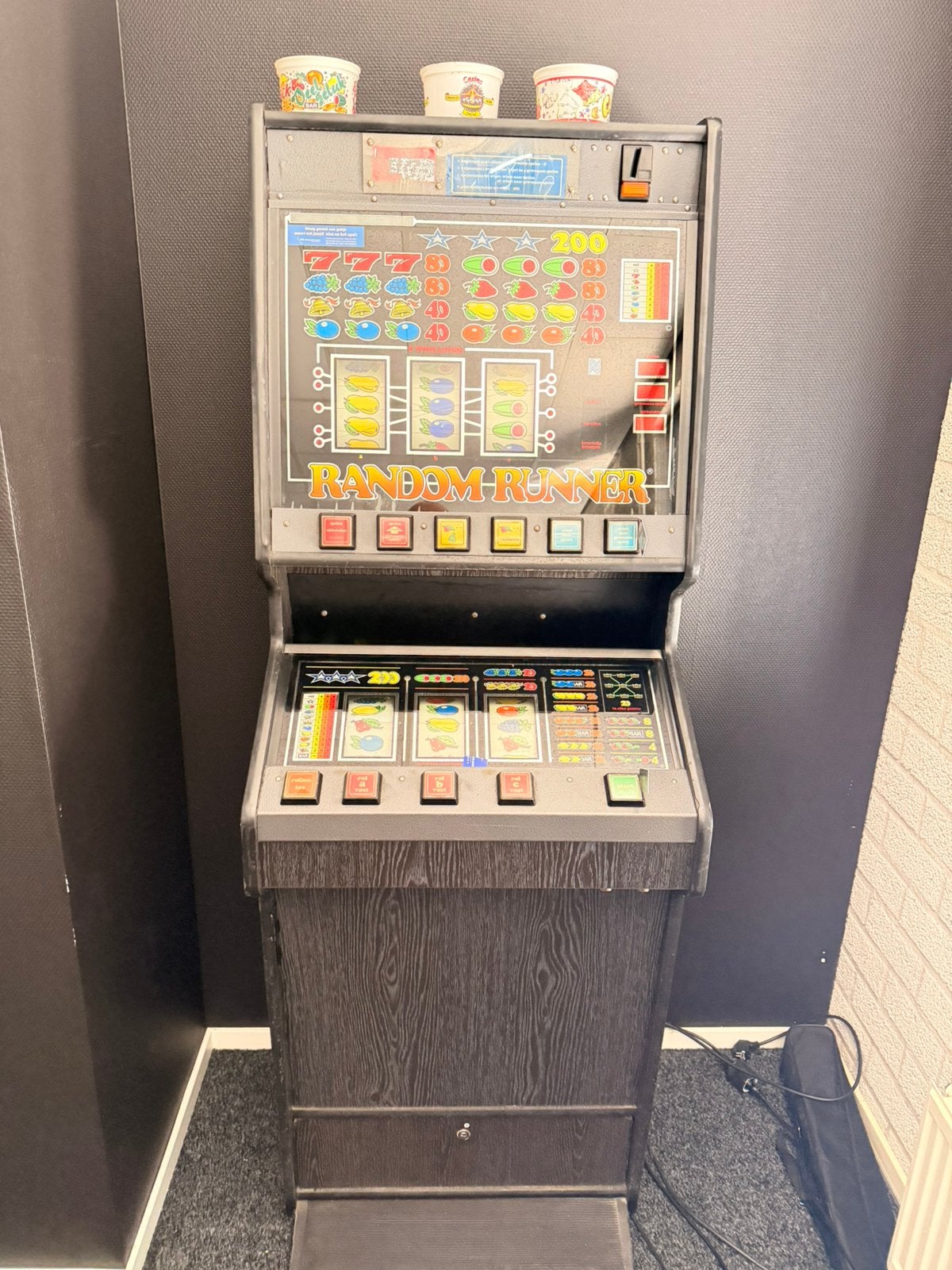 Random Runner gokkast nostalgie, Euro, Ophalen, Zo goed als nieuw, Met sleutels