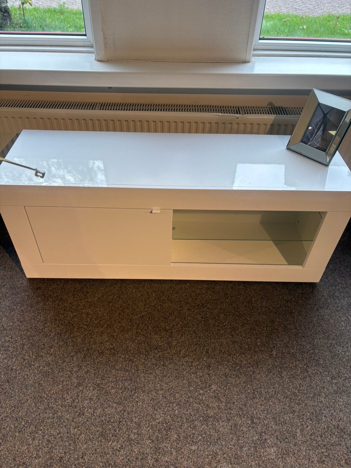 TV-Meubel / TV-Kast Hoogglans Wit 140x42x56 cm – Outlet, Ophalen of Verzenden, Zo goed als nieuw