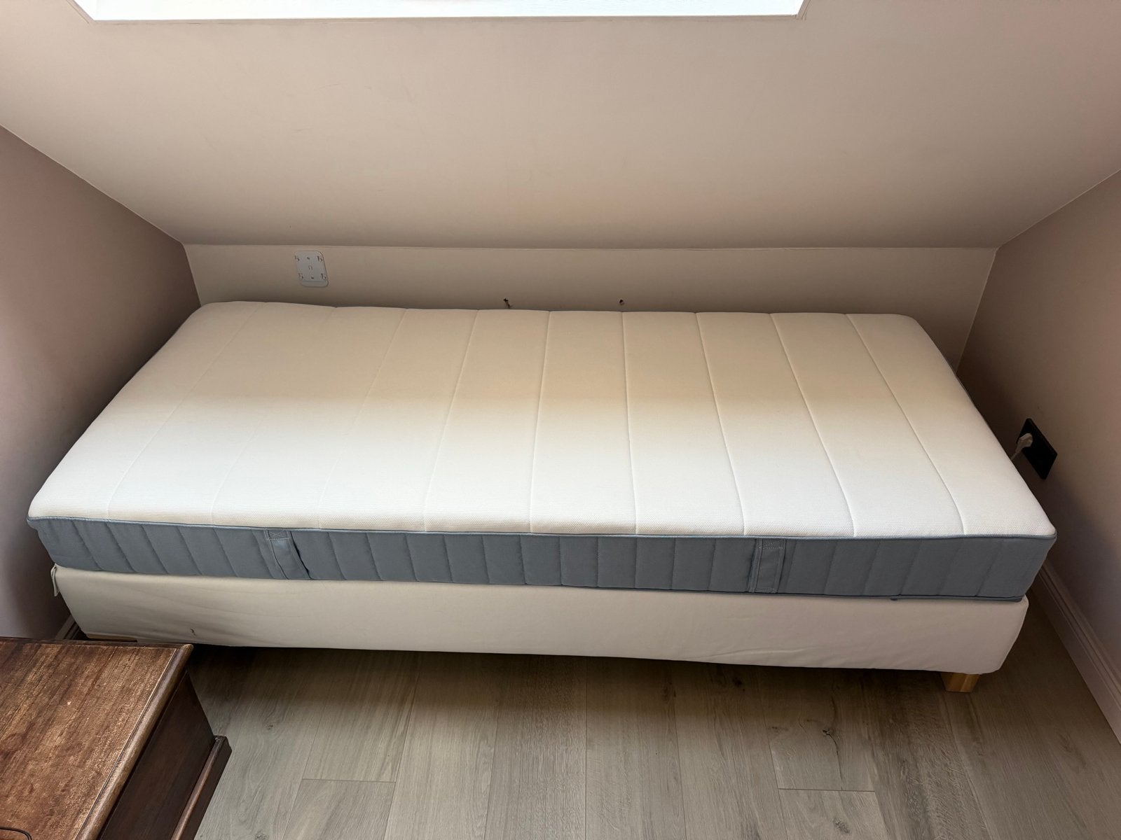 IKEA ESPEVÄR/VESTERÖY Boxspring met matras 90x200 cm, Ophalen, 90 cm, Eenpersoons, Zo goed als nieuw