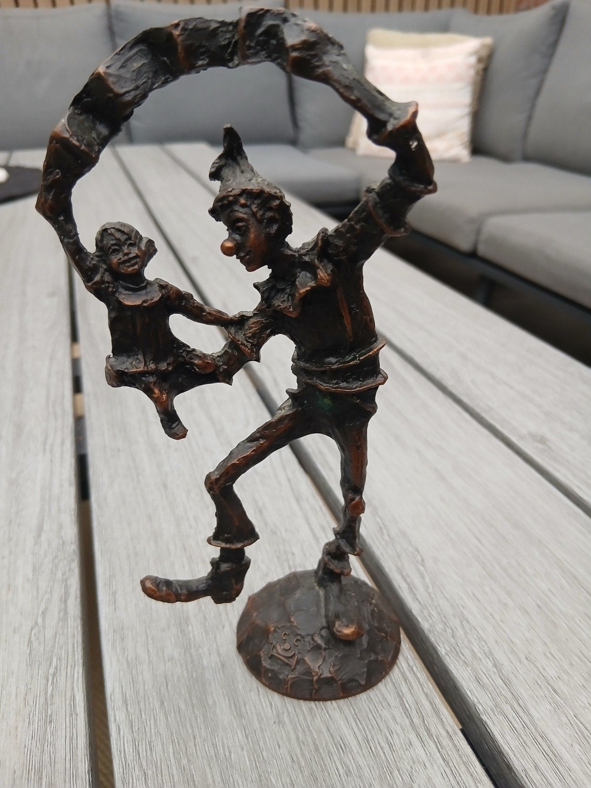 Bronzen beeld: Dansende clown met kind, gesigneerd Da Vinci, Groep mensen, Gemerkt, Ophalen of Verzenden, Brons