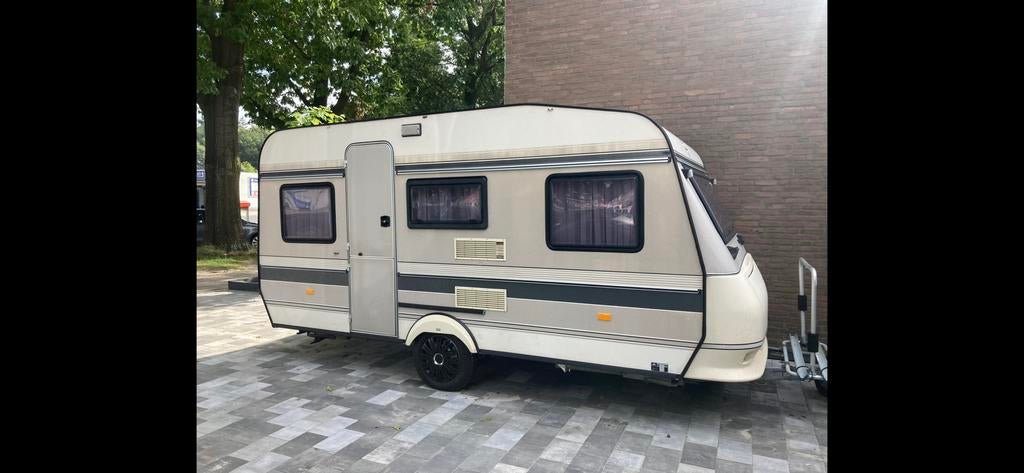 Nette Hobby 430 met voortent, Hobby, Omvormbare zithoek, Treinzit, 750 - 1000 kg