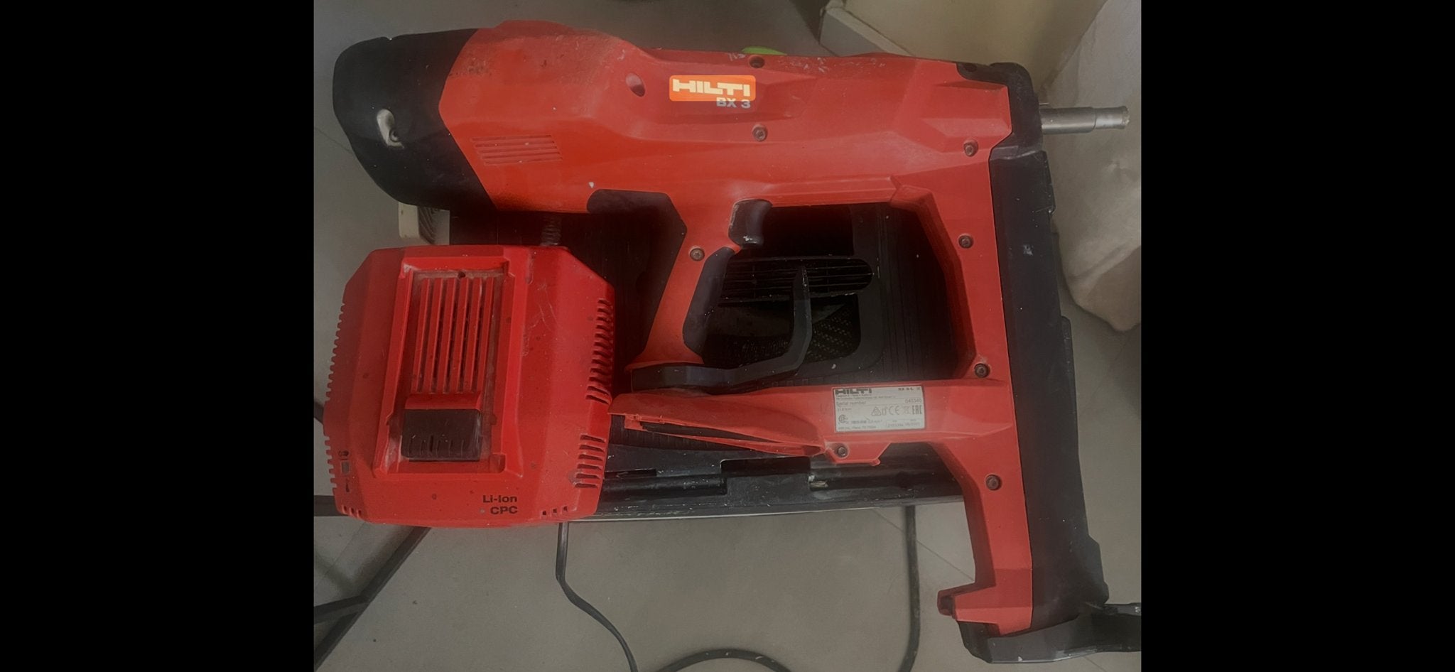 Hilti  Inclusief 2 Batterijen, Ophalen, Gebruikt