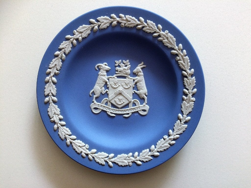 Porseleinen schoteltje van Wedgwood Jasper Ware Biscuit., Antiek en Kunst, Ophalen of Verzenden
