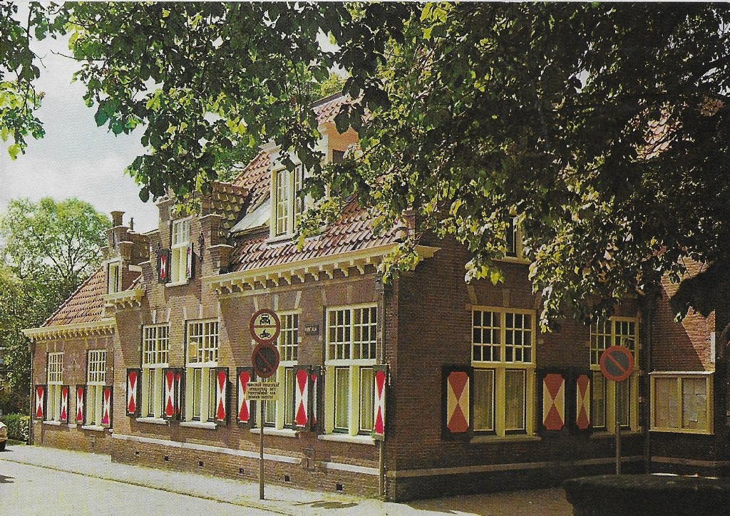 Bergen gemeentehuis gelopen ansichtkaart ( 1484 ), Ophalen of Verzenden, 1940 tot 1960, Gelopen, Noord-Holland