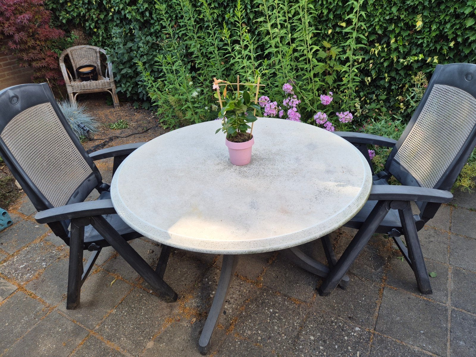 Tuintafel rond Hartman met 2 stoelen, Kunststof, Gebruikt, Eettafel, Tuinset