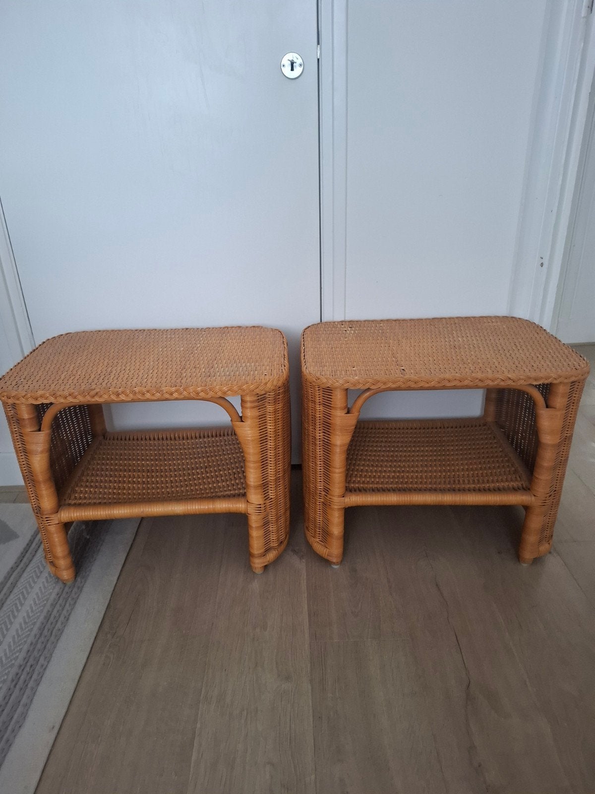 rotan, rieten bamboe vintage nachtkastjes bijzettafel tafel, Ophalen, Overige materialen, Minder dan 45 cm