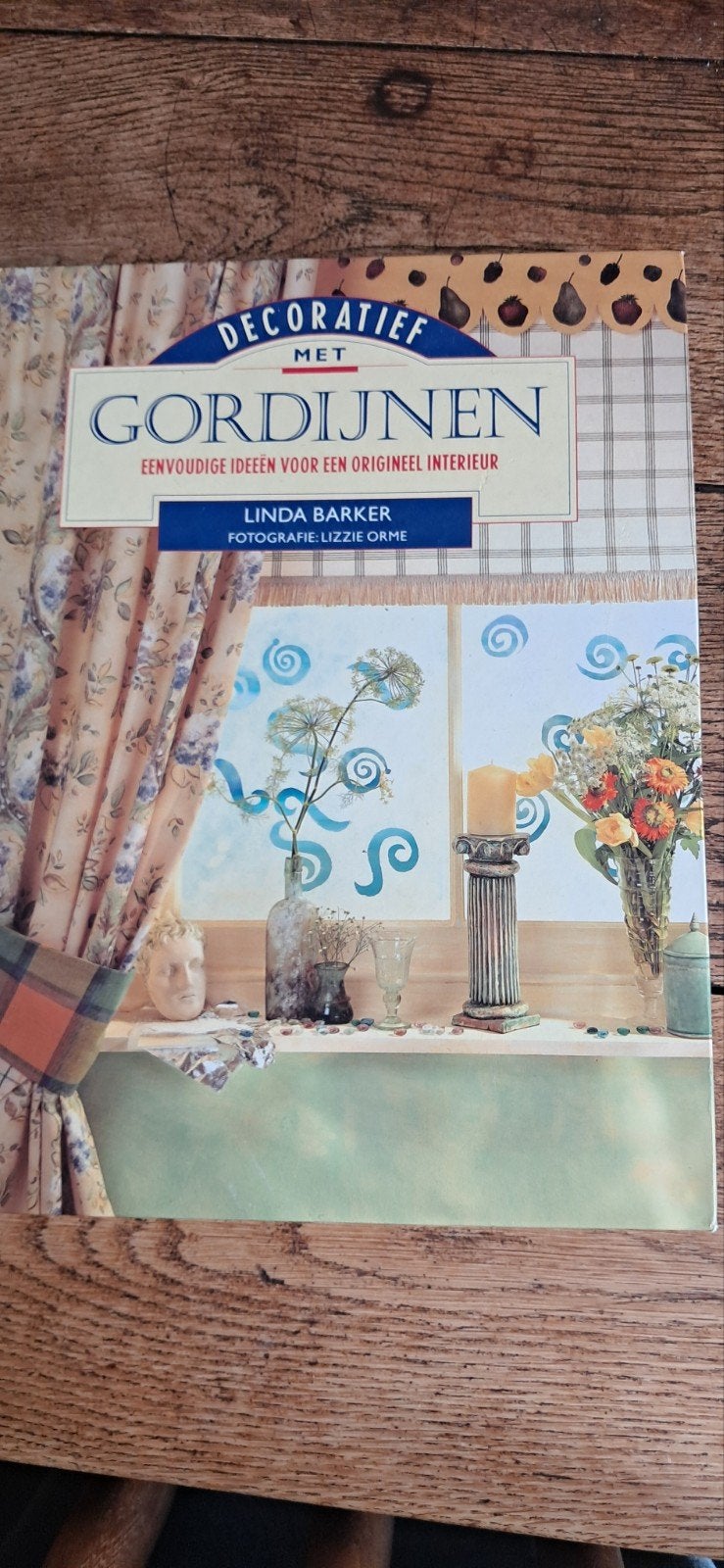 L. Barker - Decoratief met gordijnen, Boeken, Ophalen, Zo goed als nieuw, L. Barker