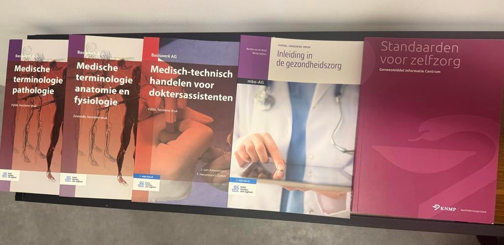 Boeken opleiding doktersassistent (5 stuks) - Zo goed als ni, Ophalen of Verzenden, Beta, Zo goed als nieuw, MBO