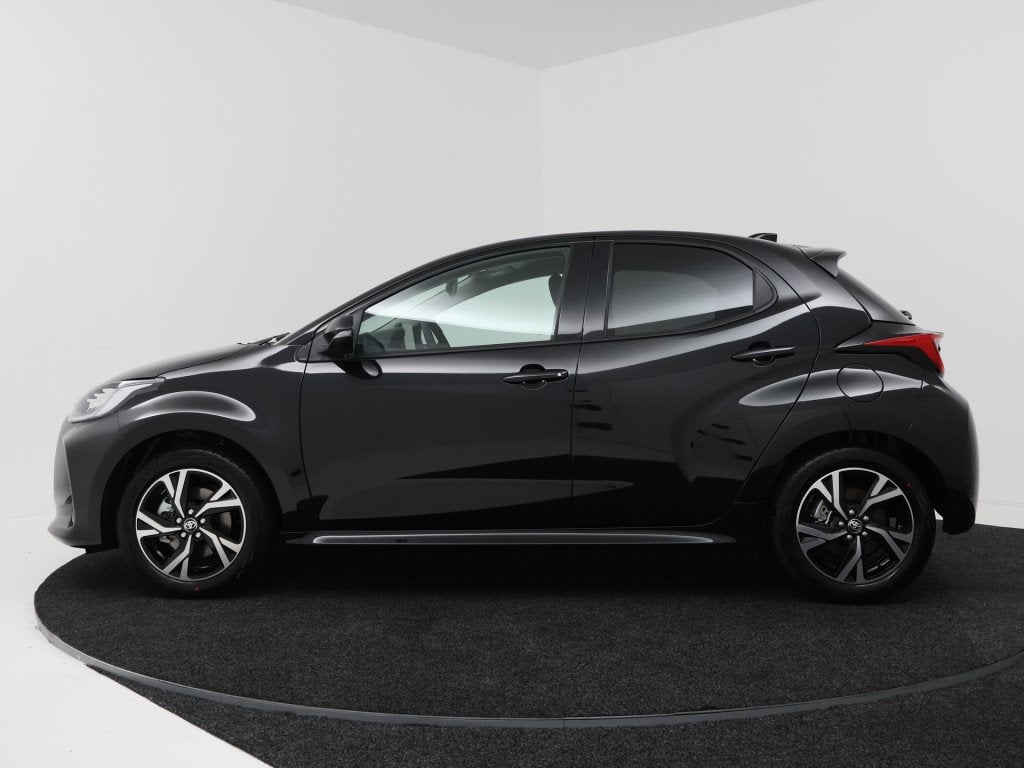 Toyota Yaris 1.5 Hybrid 115 Dynamic *NIEUW* (bj 2026), 12 maanden, Zwart, Nieuw, Hybride Elektrisch/Benzine