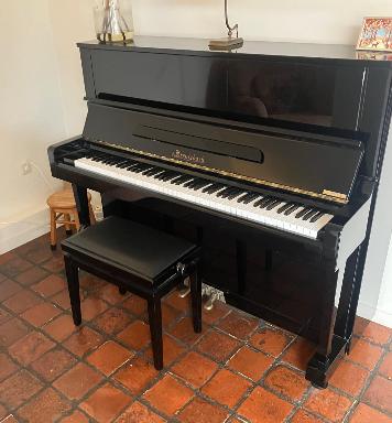 Kreuizbach piano zwart hoogglans + bank (via Acustica Breda), Ophalen, Gebruikt, Zwart, Piano