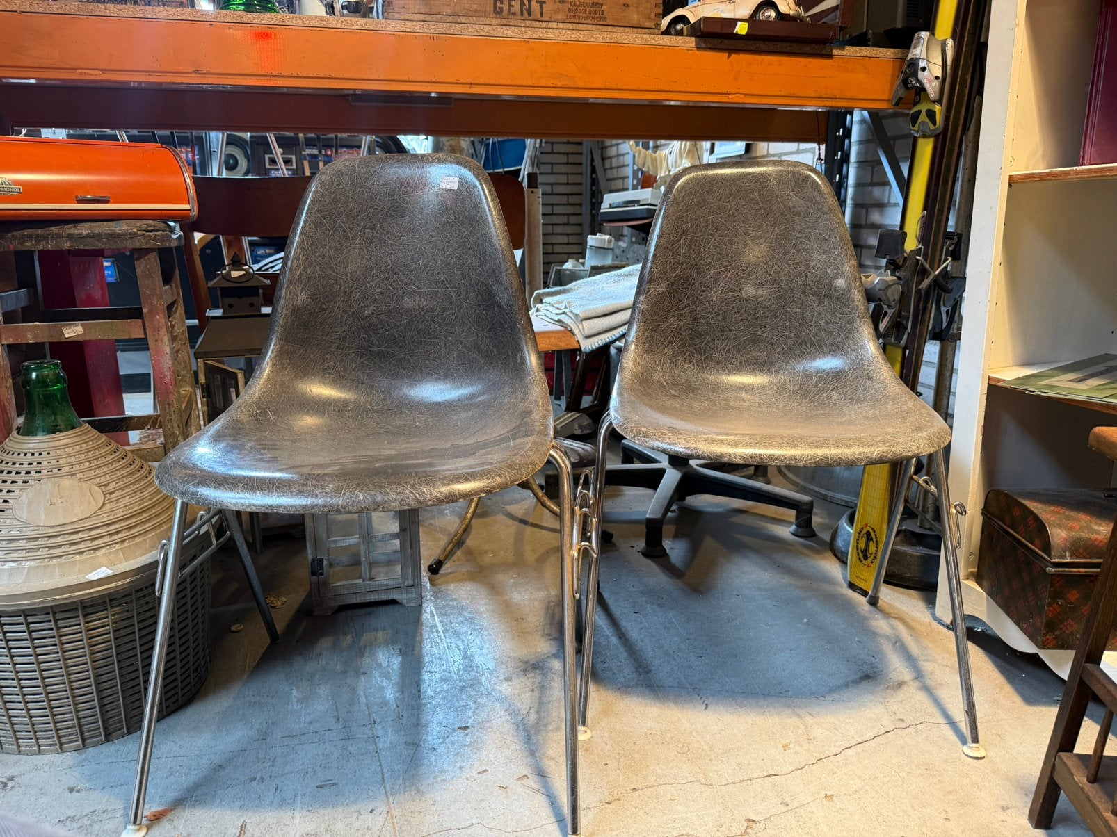 Charles & ray eames stoelen, Huis en Inrichting, Stoelen, Ophalen, Gebruikt, Twee, X