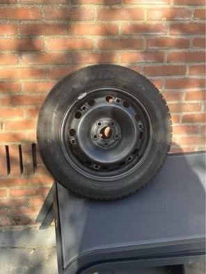 Winterbanden VW Polo, Auto-onderdelen, Banden en Velgen, Ophalen, Gebruikt, 15 inch, Banden en Velgen
