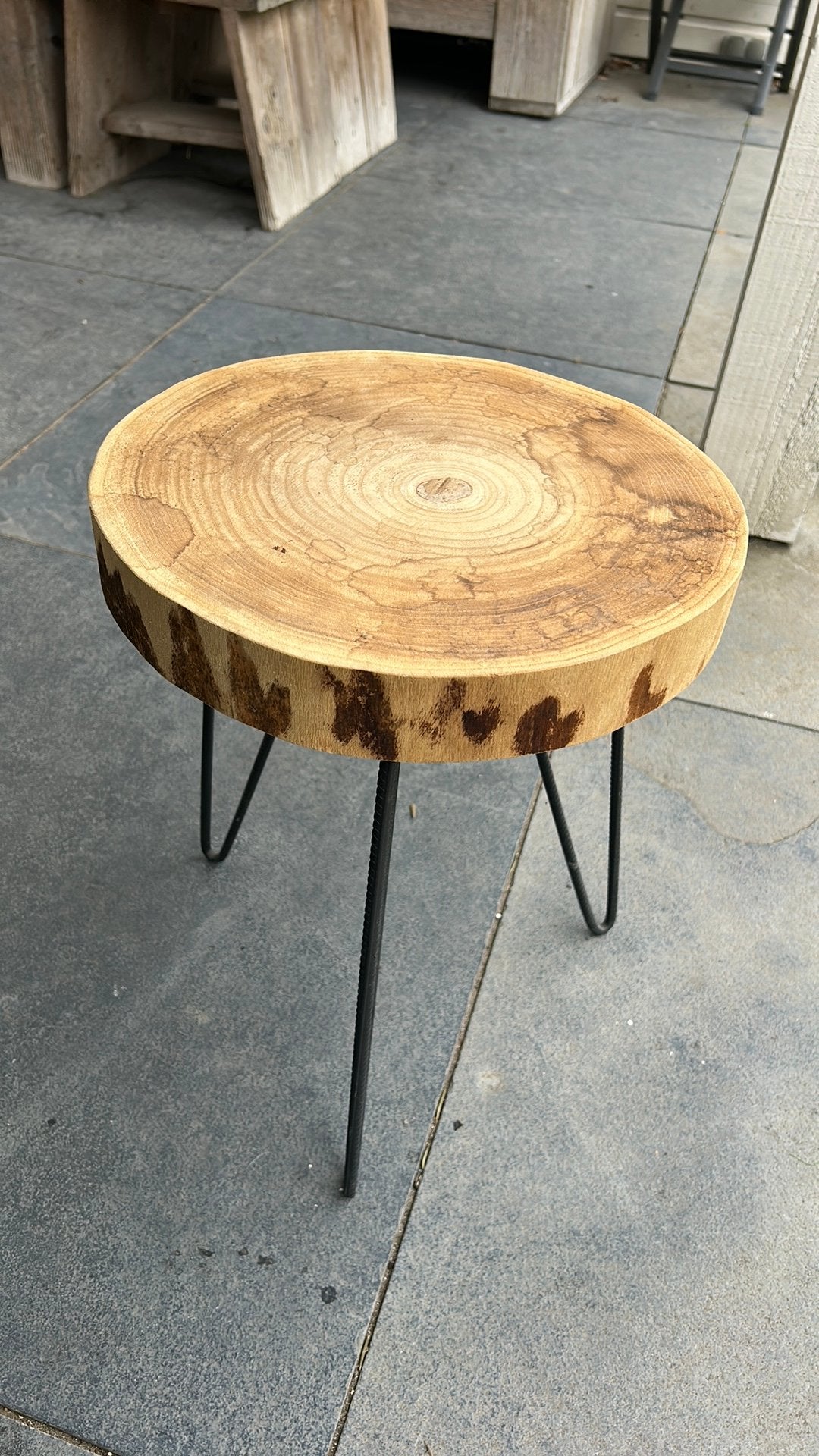 Bijzettafel van Boomstam met Metalen Poten, Ophalen, Zo goed als nieuw, Rond, Minder dan 55 cm