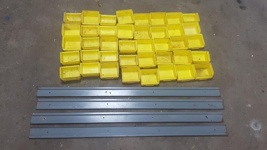 40 hobby bakjes met ophang strips, Ophalen