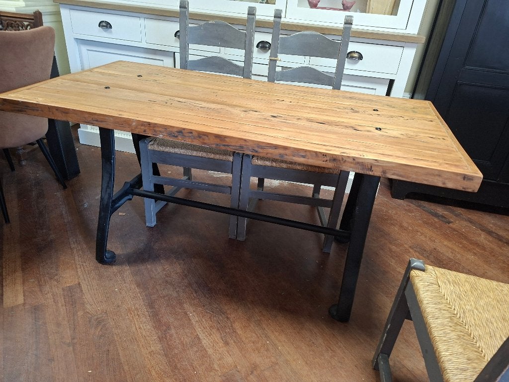 Robuust industriële eettafel machine onderstel, 50 tot 100 cm, Zo goed als nieuw, 150 tot 200 cm, Vier personen