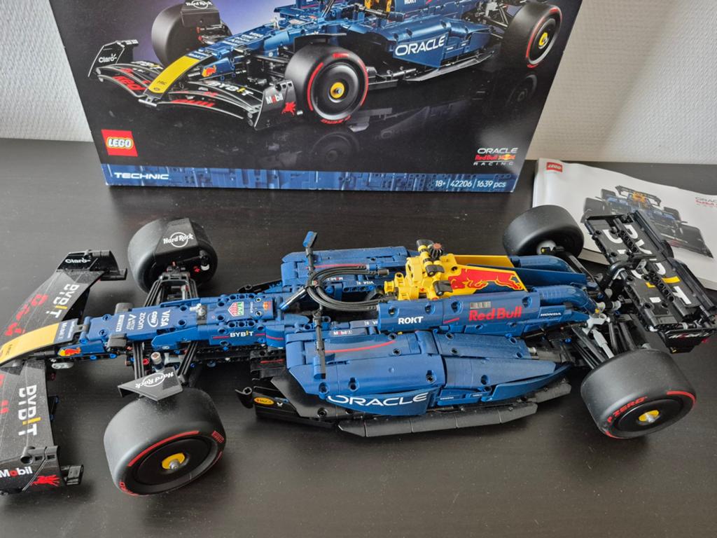 Red bull racing formule 1 auto van lego technic, Ophalen, Zo goed als nieuw