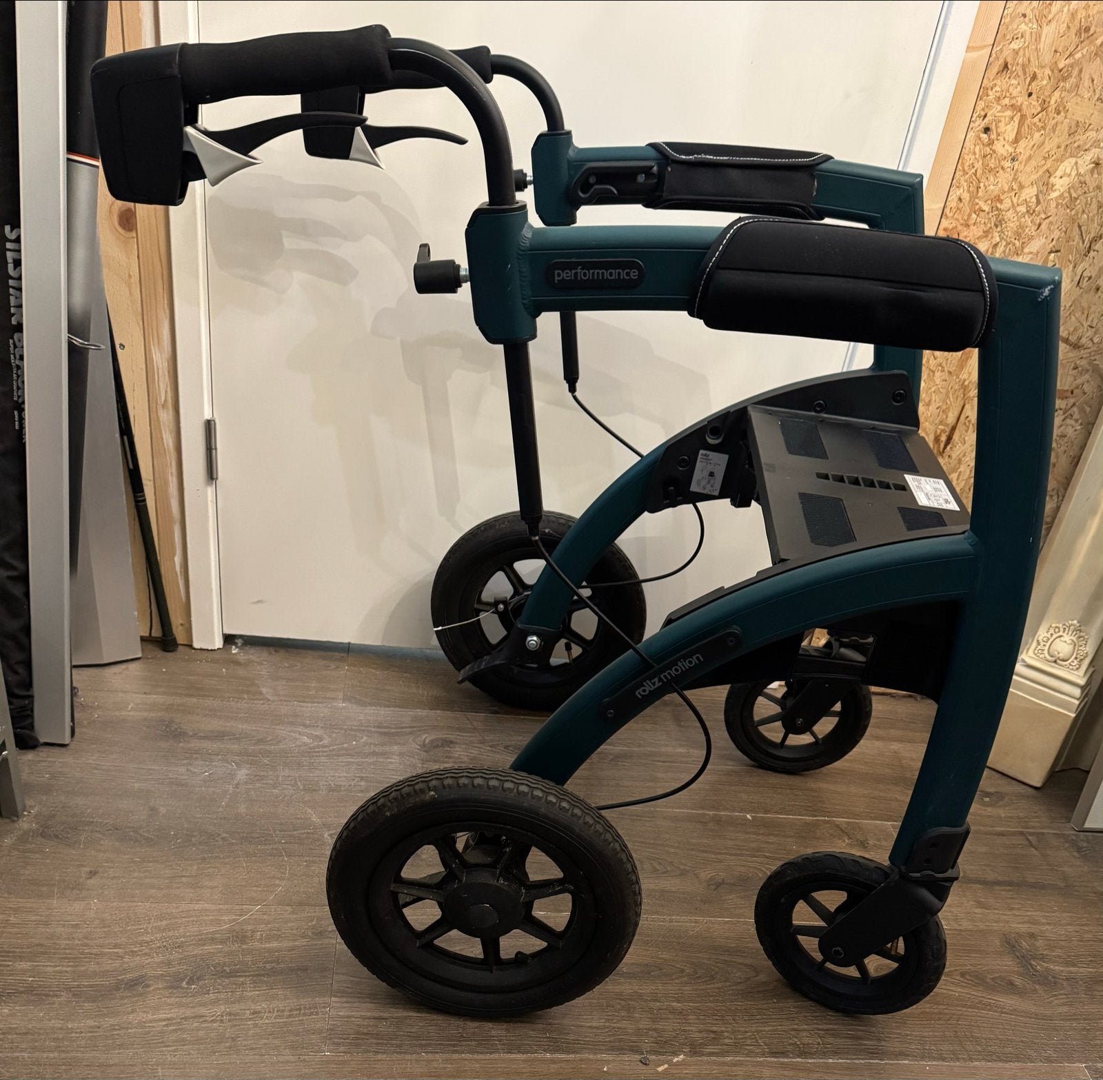 Groene Rollz Performance opklapbare rollator met luchtbanden, Ophalen, ., Zo goed als nieuw, Lichtgewicht