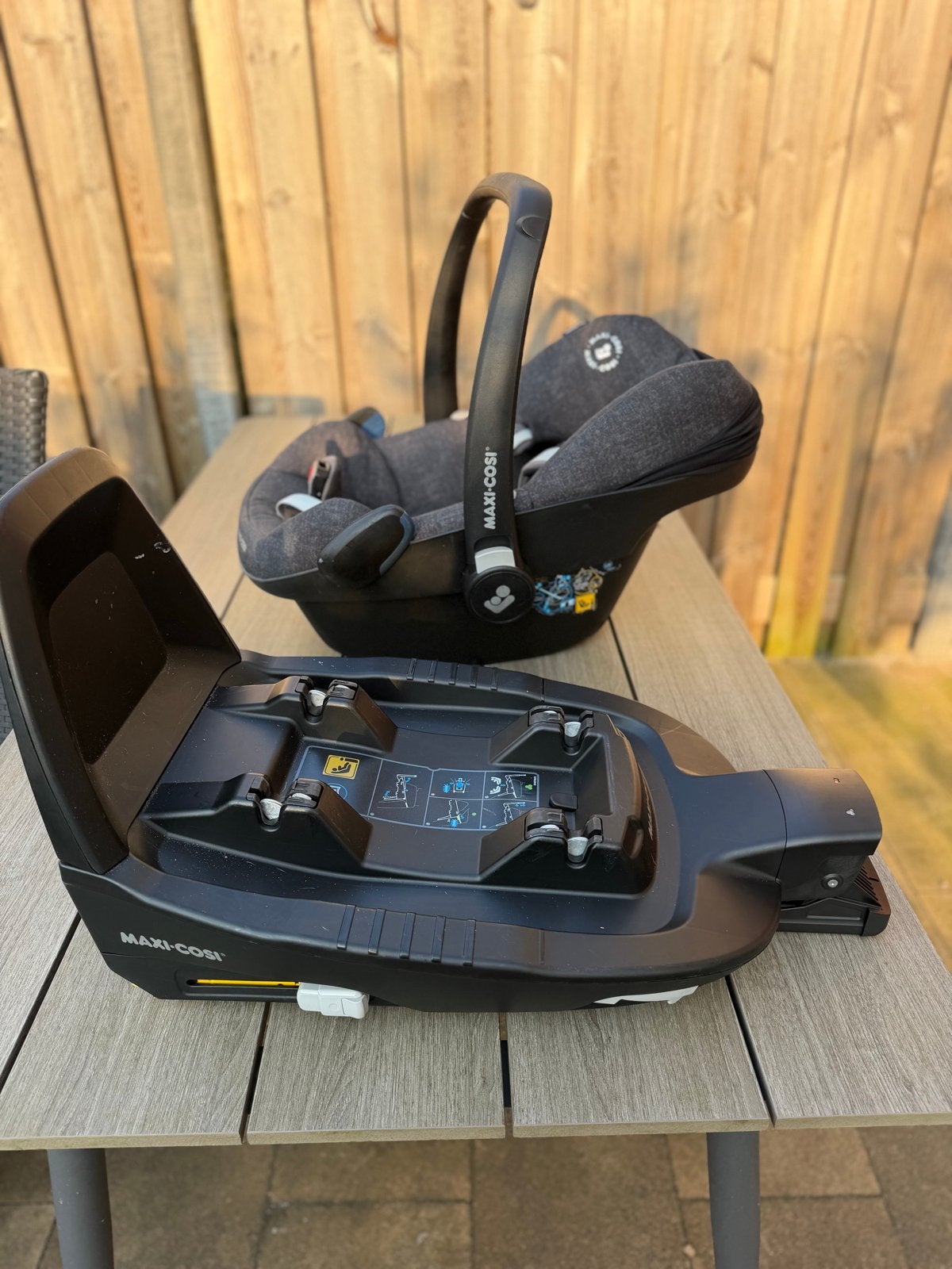 Maxi-Cosi Pebble Pro i-Size met FamilyFix2 Isofix base, Kinderen en Baby's, Autostoeltjes, Zo goed als nieuw, Isofix, 0 t/m 13 kg