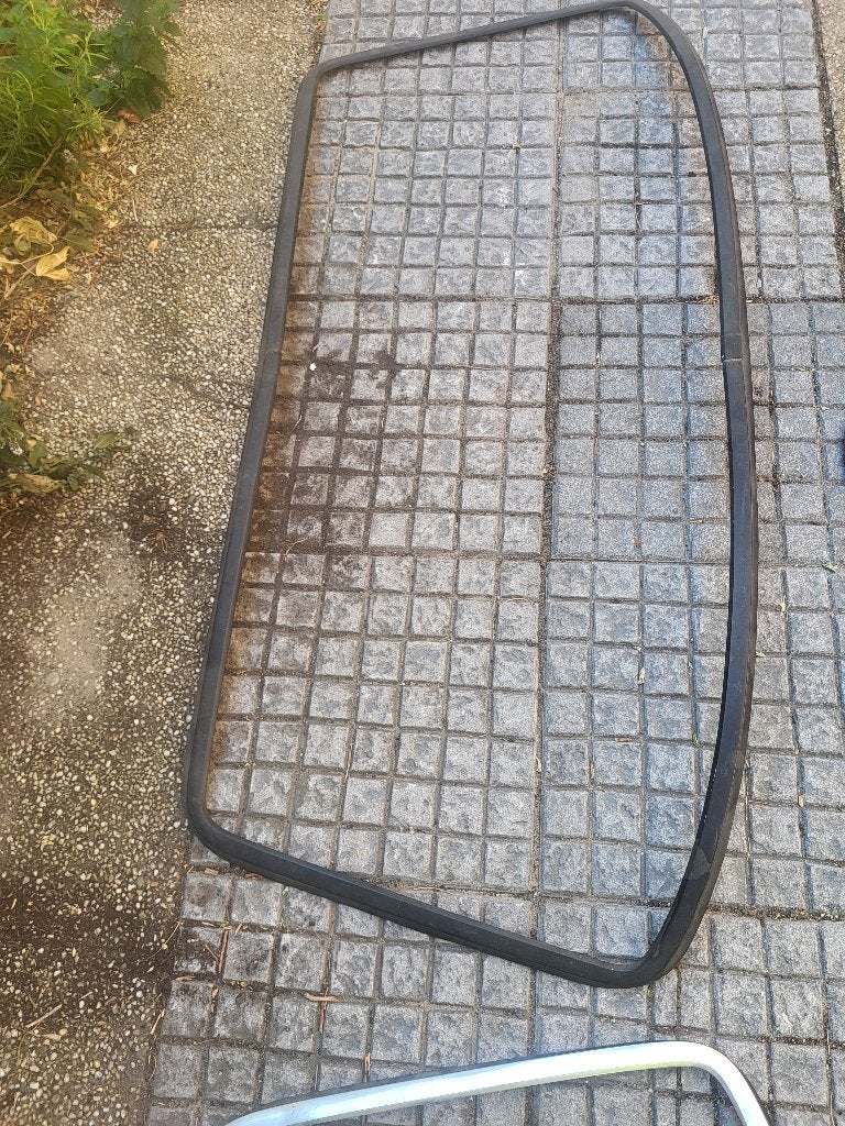 Volvo 240 260  sierlijst voorraam voorruit. Chroom of zwart, Ophalen of Verzenden, Gebruikt, Volvo