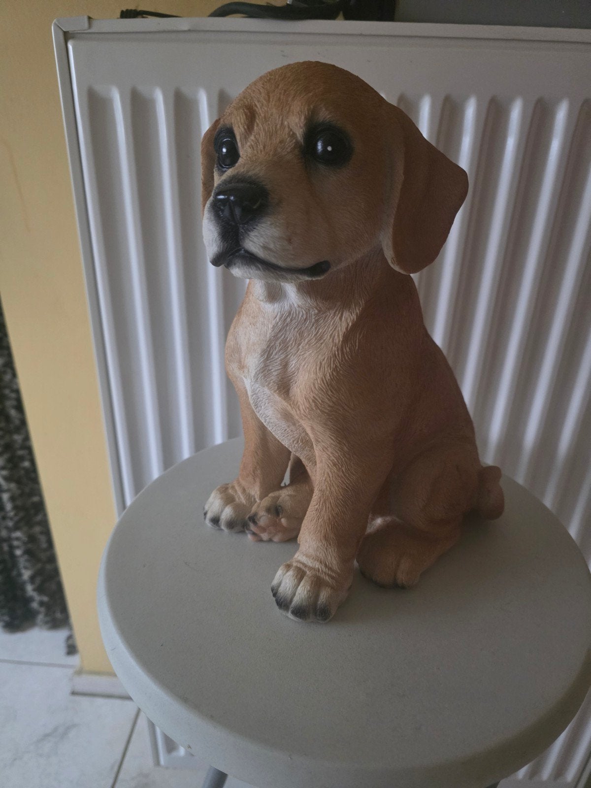 Schattig Labrador Beeldje - Decoratie Hondje, Overige materialen, Ophalen of Verzenden, Bruin, Landelijk