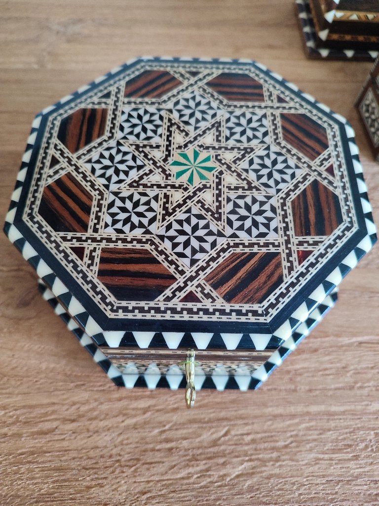 Marqueterie Taracea Granada. Juwelendoos, spiegel en sleutel, Overige typen, Overige onderwerpen, Minder dan 20 cm, Verzenden
